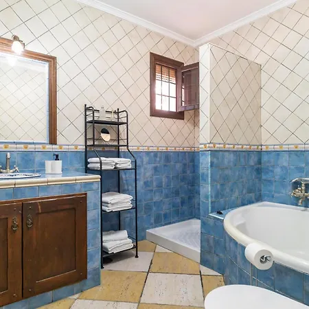 Holiday home Stunning In With House Sea View *